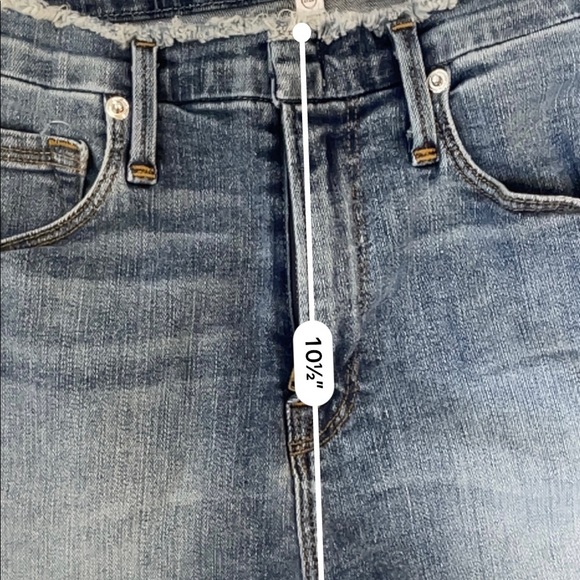 Good American raw hem high rise denim shorts - Picture 5 of 7